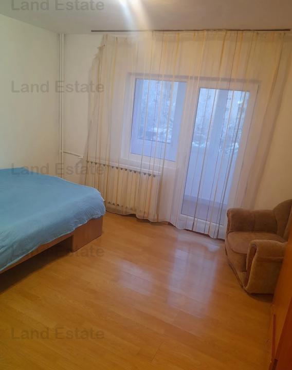 Apartament cu 2 camere in zona Decebal-bloc de 4 nivele