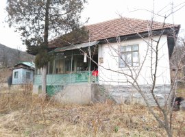 Casa batrineasca zona retrasa linistita