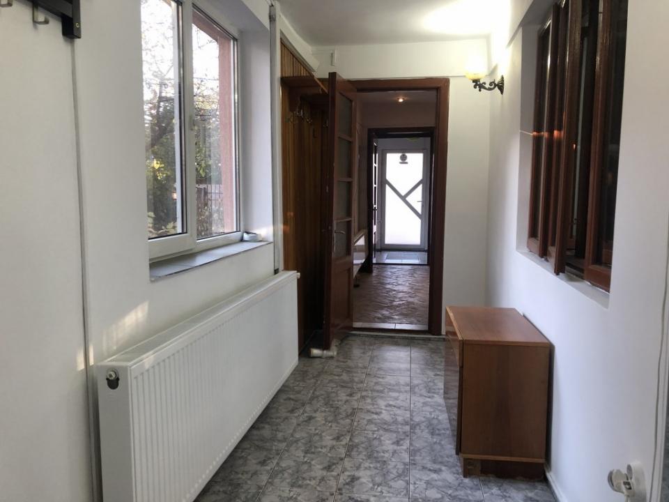 House 3 rooms unfurnished in Ploiesti, Central area. 