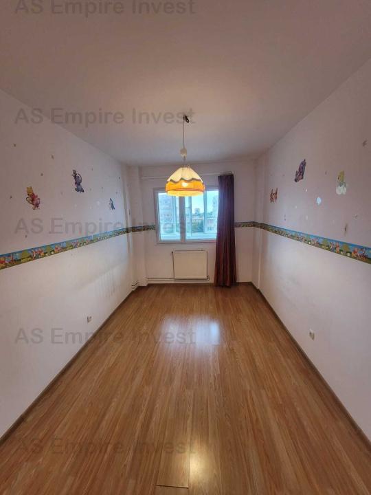 Apartament 3 camere decomandat - zona Astra