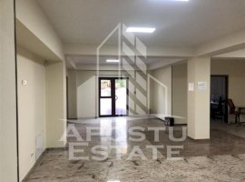 Spatiu comercial la parter, 117 mp,  Zona Girocului