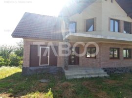 Casa individuala de vanzare 780 mp teren garaj pivnita in Daia Sibiu