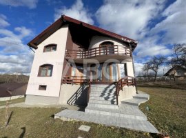 Vila de Vanzare 5 camere 3000 mp teren in Persani Judetul Brasov 