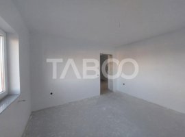 Apartament 3 camere 1 baie 67mp utili terasa etaj 2 parcare Sebes Alba