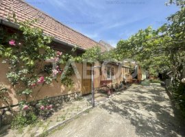 Casa individuala cu 4 camere 500 mp teren garaj si pivnita Sibiu