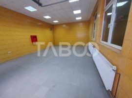 Spatiu comercial de inchiriat 50 mpu usa culisanta parcare Central