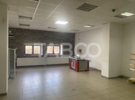 Spatiu comercial de inchiriat 90 mpu curte 35 mp in Poplaca