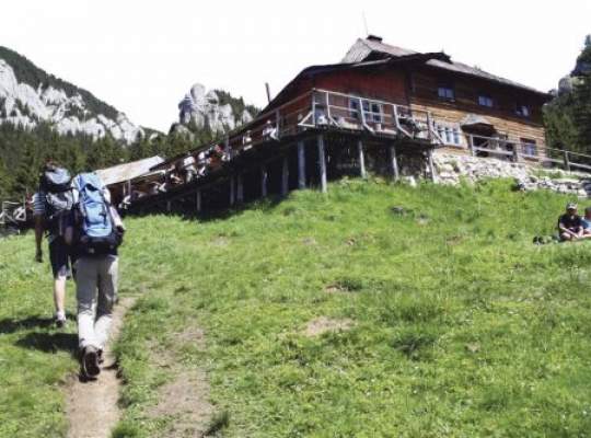 Casa cu etaj in Bucuresti sau cabana cu zeci de camere la munte?