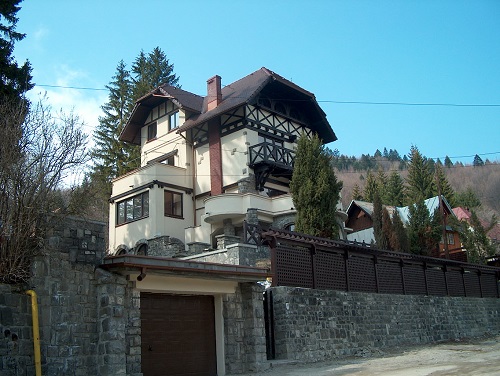 Familia Rusanu scoate la vanzare o vila considerata monument de arhitectura