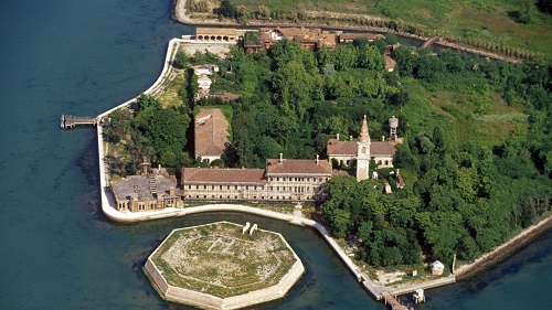 Un italian a cumparat la pret de vila o insula din Venetia