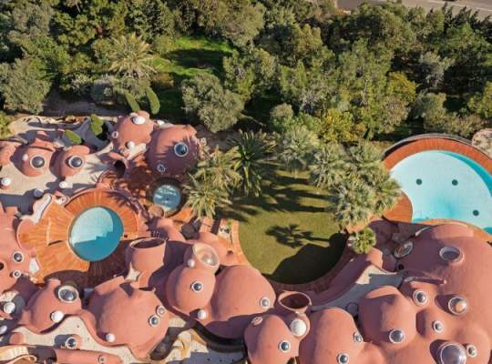 Casa Lui Pierre Cardin – Extravaganta Si Opulenta La Patrat!